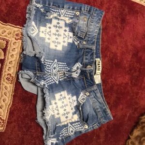 Zanadi 9 women’s Aztec denim shorts